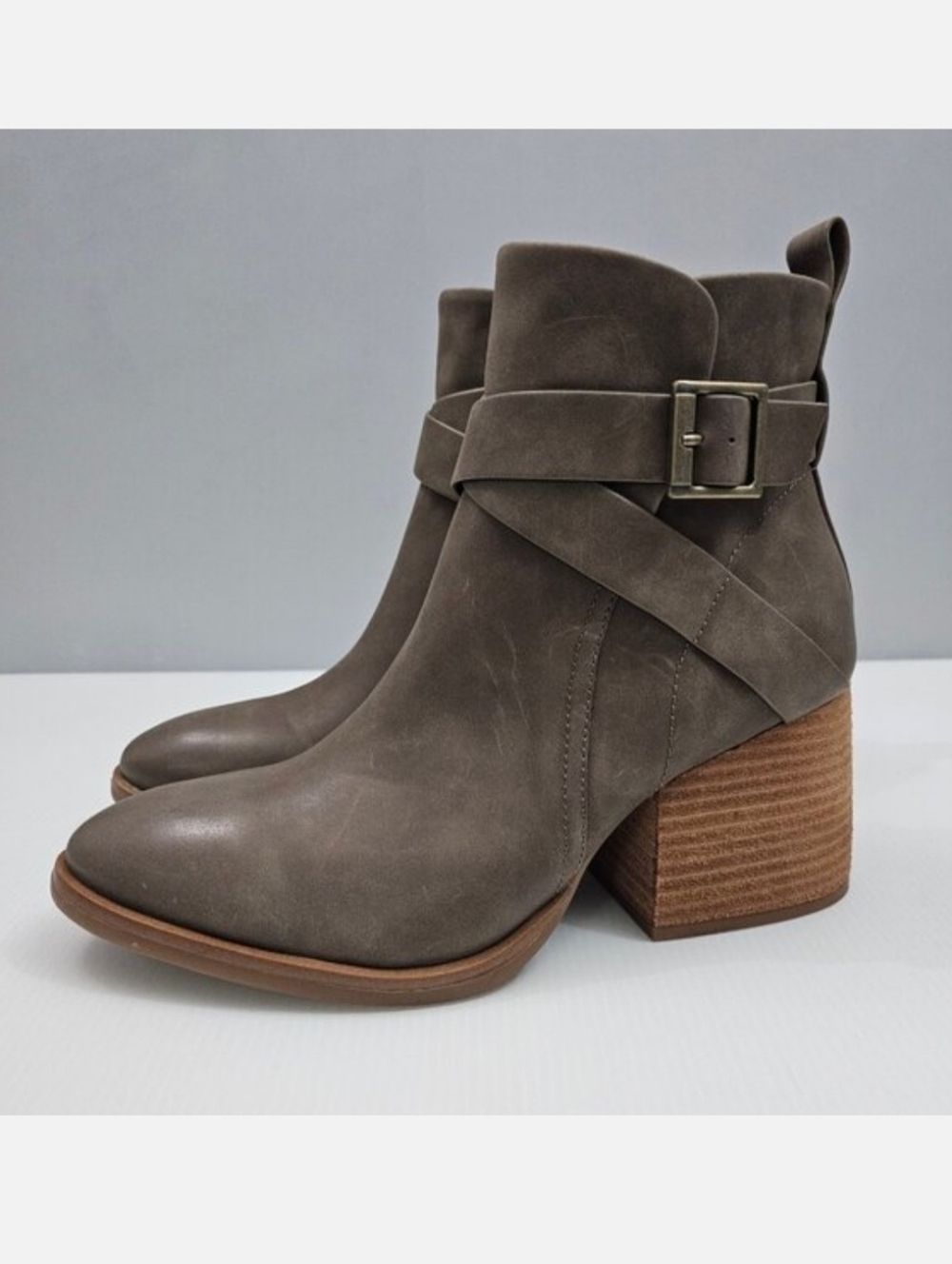 Korks By Kork Ease Shyla Ankle Boot Womens 9 Taupe Block Heel Buckle Strap NEW